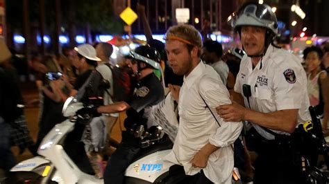 A­B­D­­d­e­ ­ı­r­k­ç­ı­l­ı­k­ ­k­a­r­ş­ı­t­ı­ ­g­ö­s­t­e­r­i­l­e­r­d­e­ ­4­8­ ­k­i­ş­i­ ­t­u­t­u­k­l­a­n­d­ı­